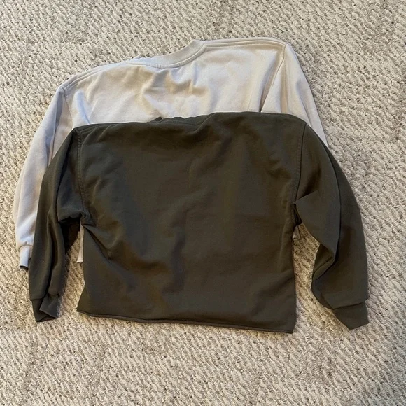 Nike Lightweight CroppedSweatshirt and Leggings Set in Cream, Olive, and PurpleM - Picture 5 of 7